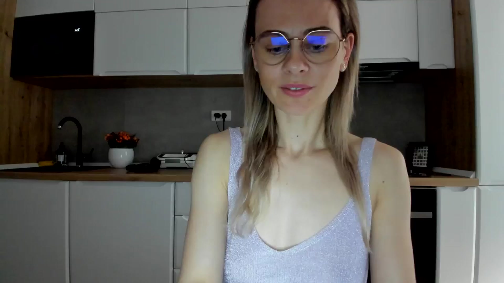 Gallery image thumbnail from DebbyPaige's myfreecams stream on, 02/19/2025, 15:28 image 16 of 20
