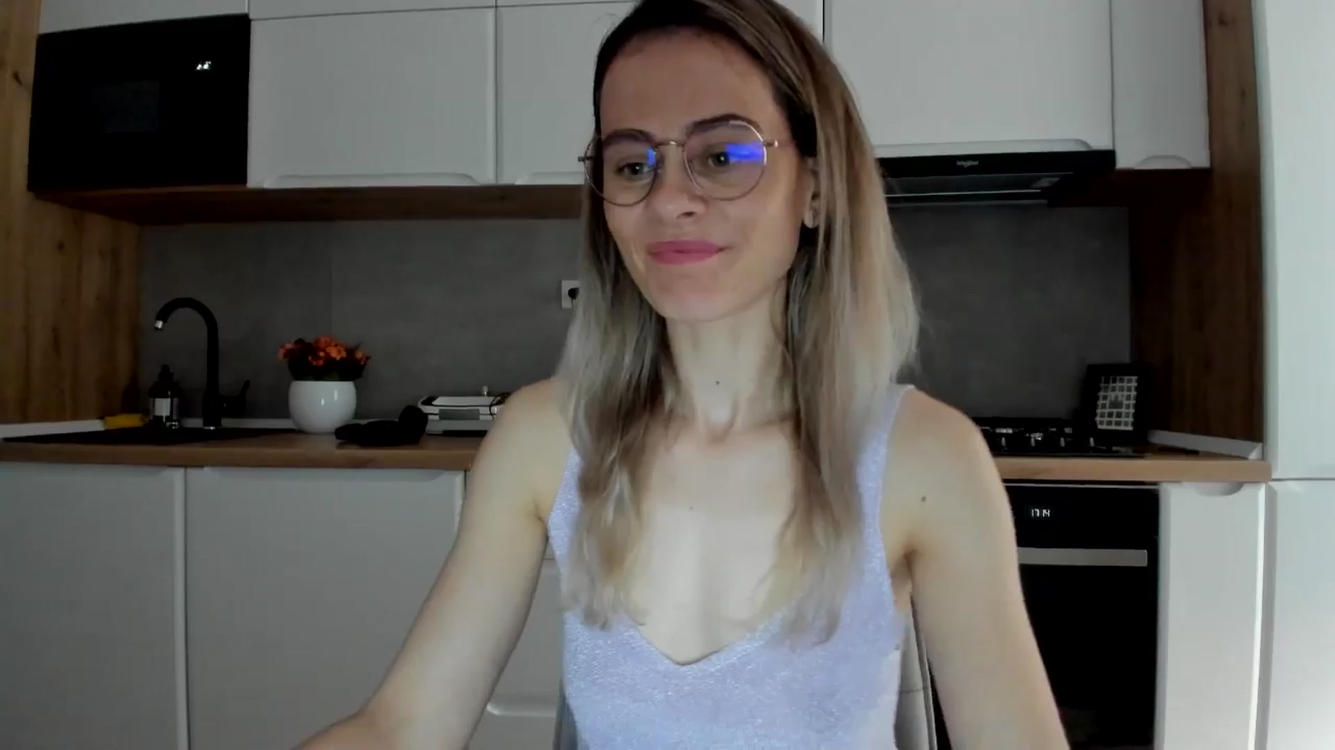 Gallery image thumbnail from DebbyPaige's myfreecams stream on, 02/19/2025, 15:28 image 6 of 20
