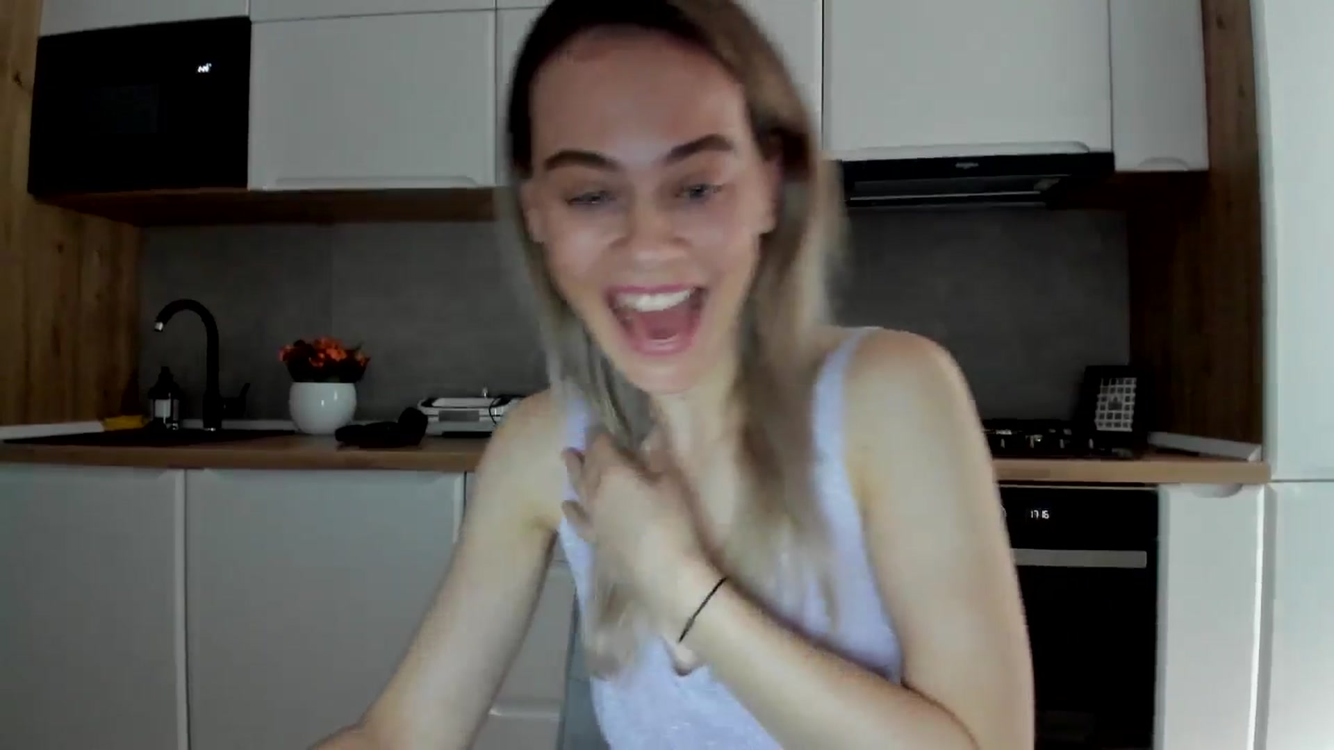 Gallery image thumbnail from DebbyPaige's myfreecams stream on, 02/19/2025, 15:28 image 9 of 20