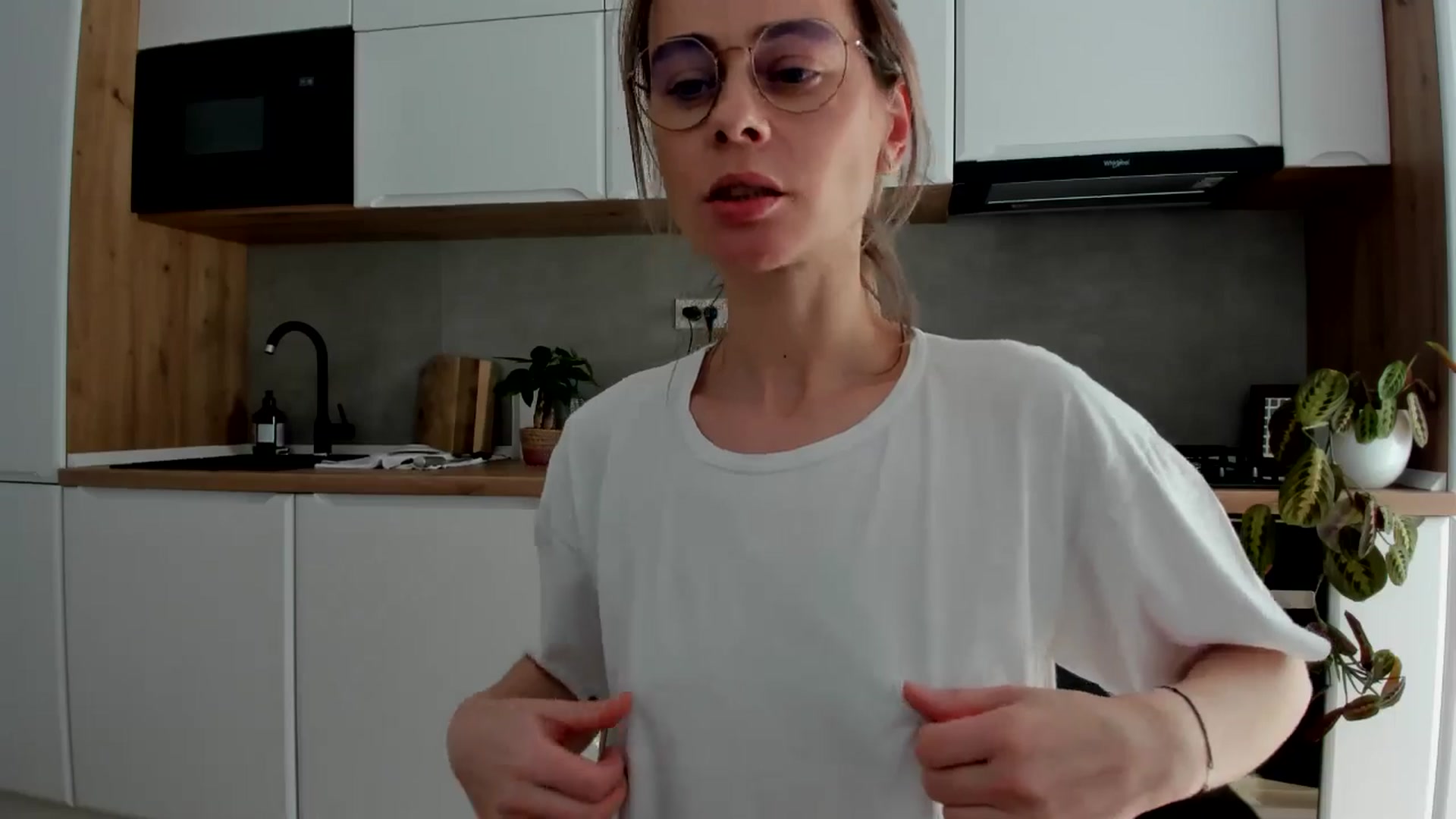 Gallery image thumbnail from DebbyPaige's myfreecams stream on, 02/25/2025, 14:17 image 4 of 20
