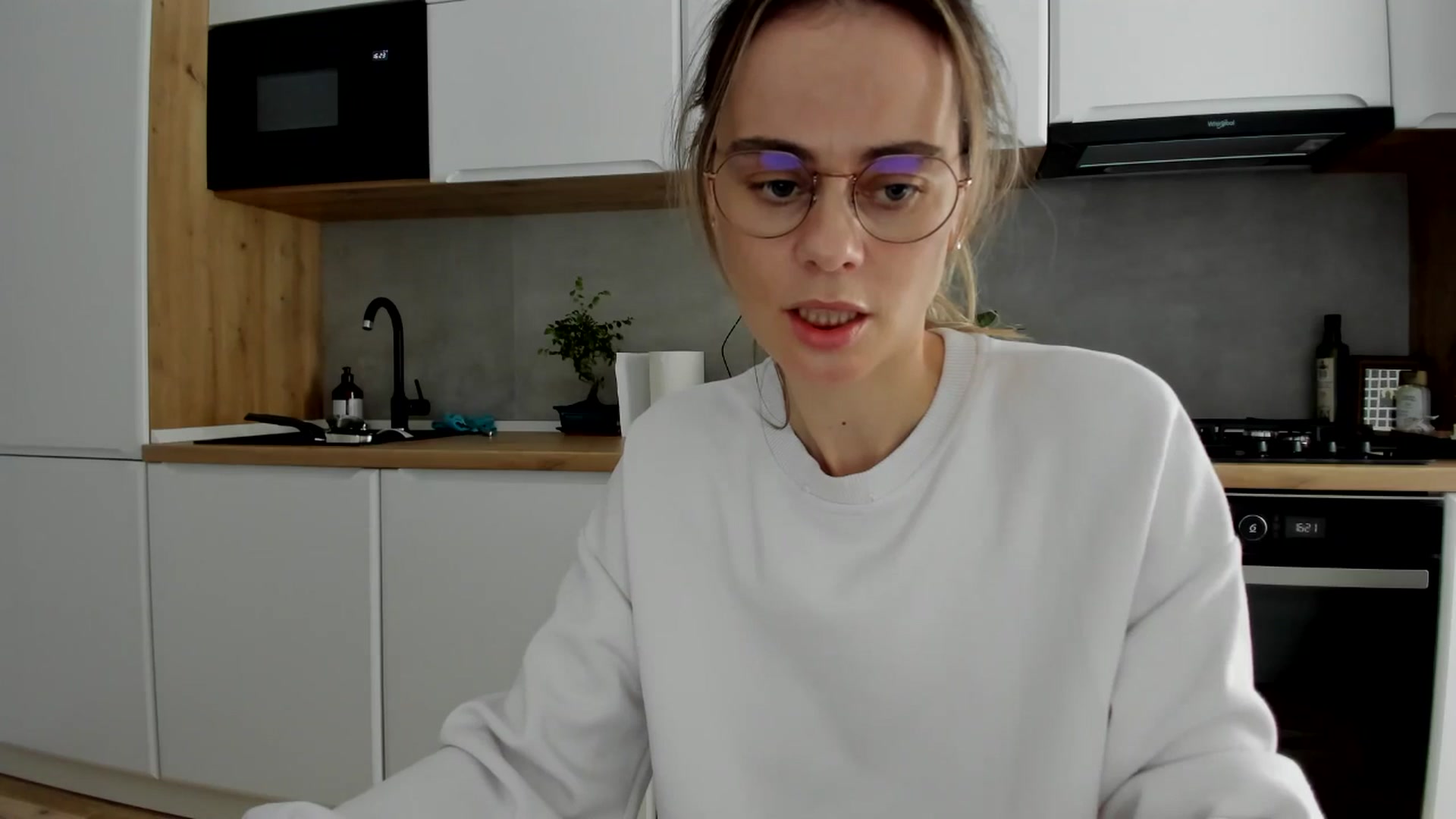 Gallery image thumbnail from DebbyPaige's myfreecams stream on, 03/04/2025, 14:52 image 14 of 20