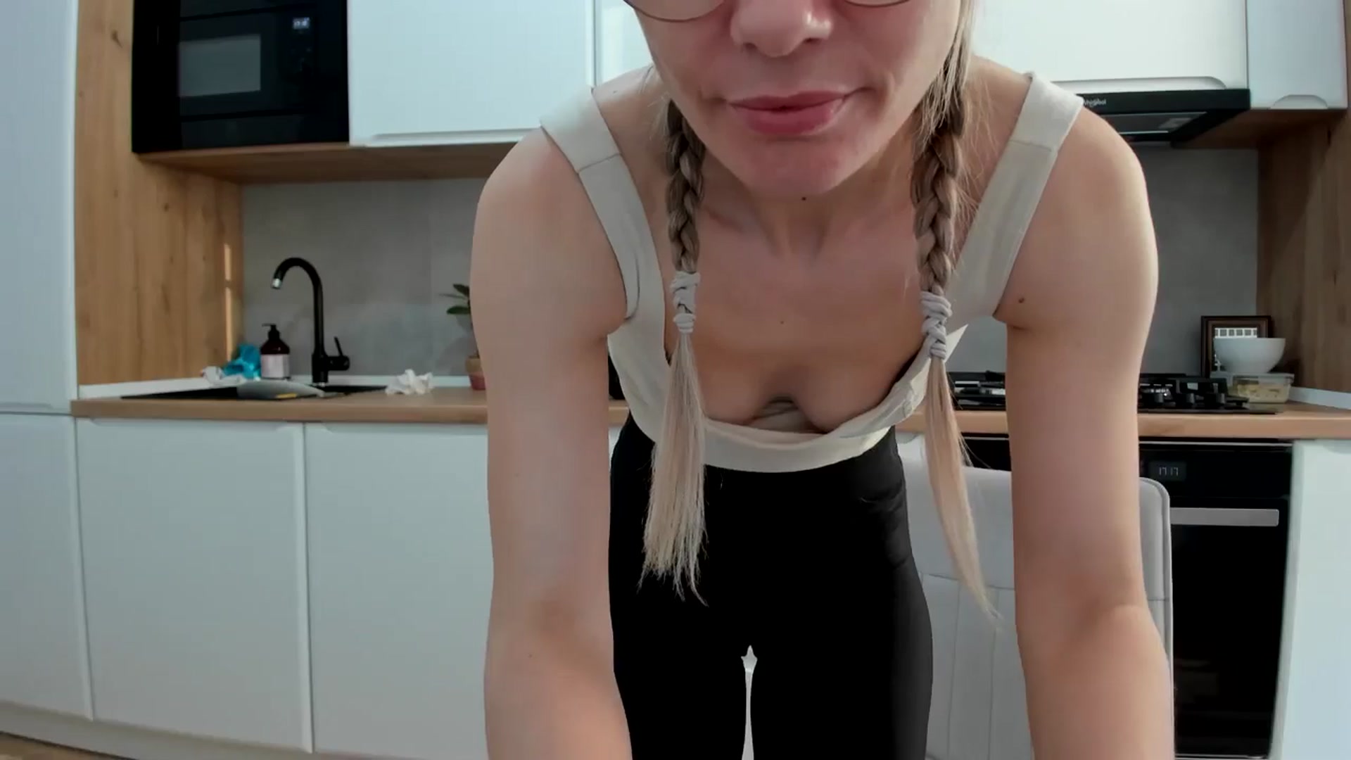 Gallery image thumbnail from DebbyPaige's myfreecams stream on, 03/06/2025, 16:15 image 12 of 20