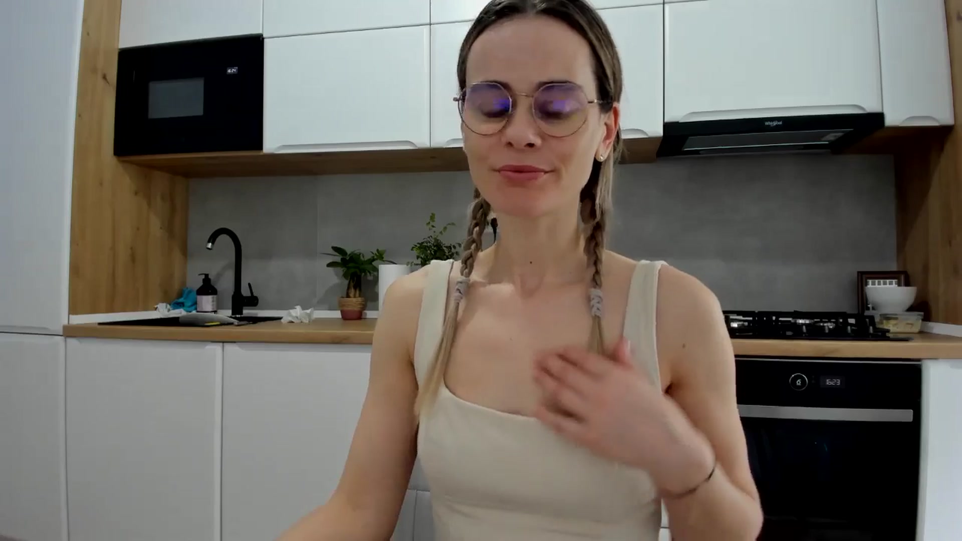 Gallery image thumbnail from DebbyPaige's myfreecams stream on, 03/06/2025, 16:15 image 3 of 20