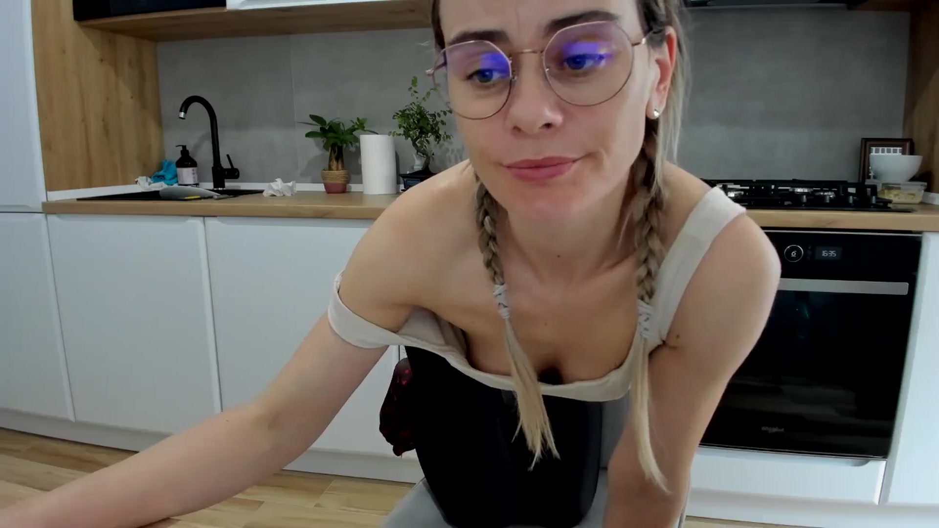 Gallery image thumbnail from DebbyPaige's myfreecams stream on, 03/06/2025, 16:15 image 5 of 20