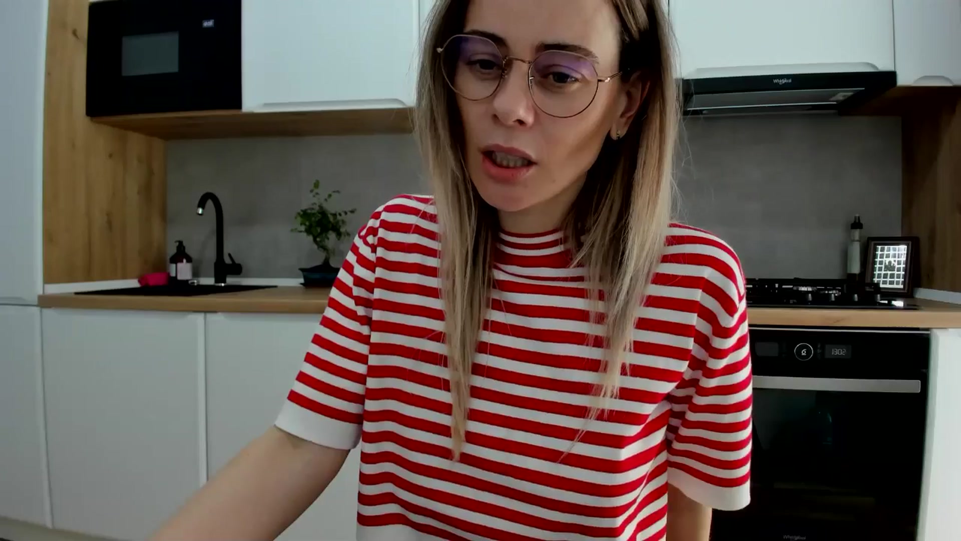 Gallery image thumbnail from DebbyPaige's myfreecams stream on, 03/12/2025, 11:40 image 18 of 20