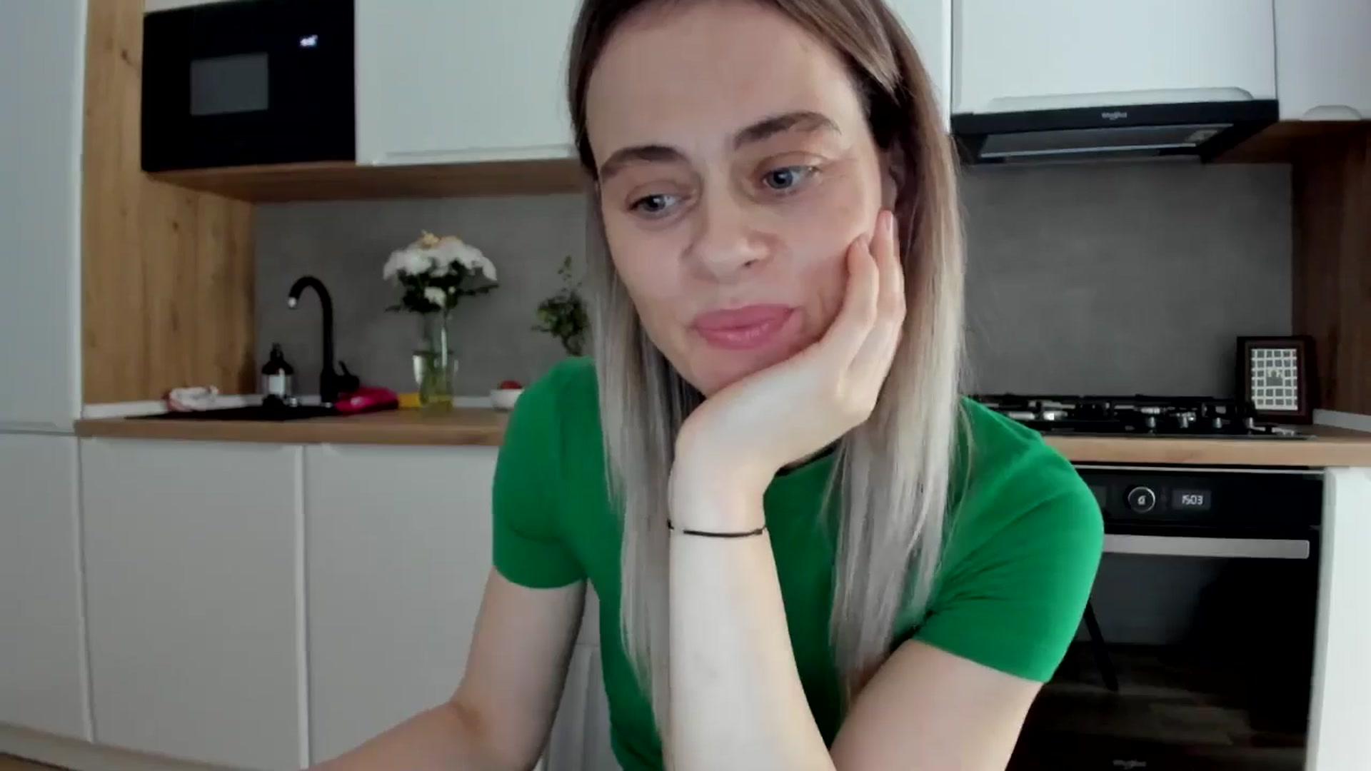 Gallery image thumbnail from DebbyPaige's myfreecams stream on, 03/17/2025, 13:35 image 18 of 20