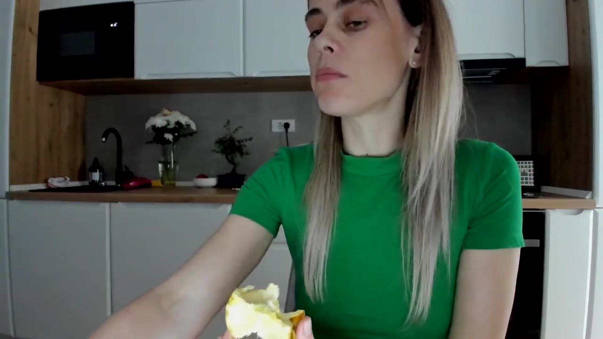 Gallery image thumbnail from DebbyPaige's myfreecams stream on, 03/17/2025, 14:19 image 15 of 20