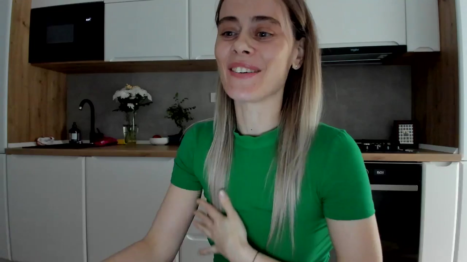 Gallery image thumbnail from DebbyPaige's myfreecams stream on, 03/17/2025, 14:19 image 10 of 20