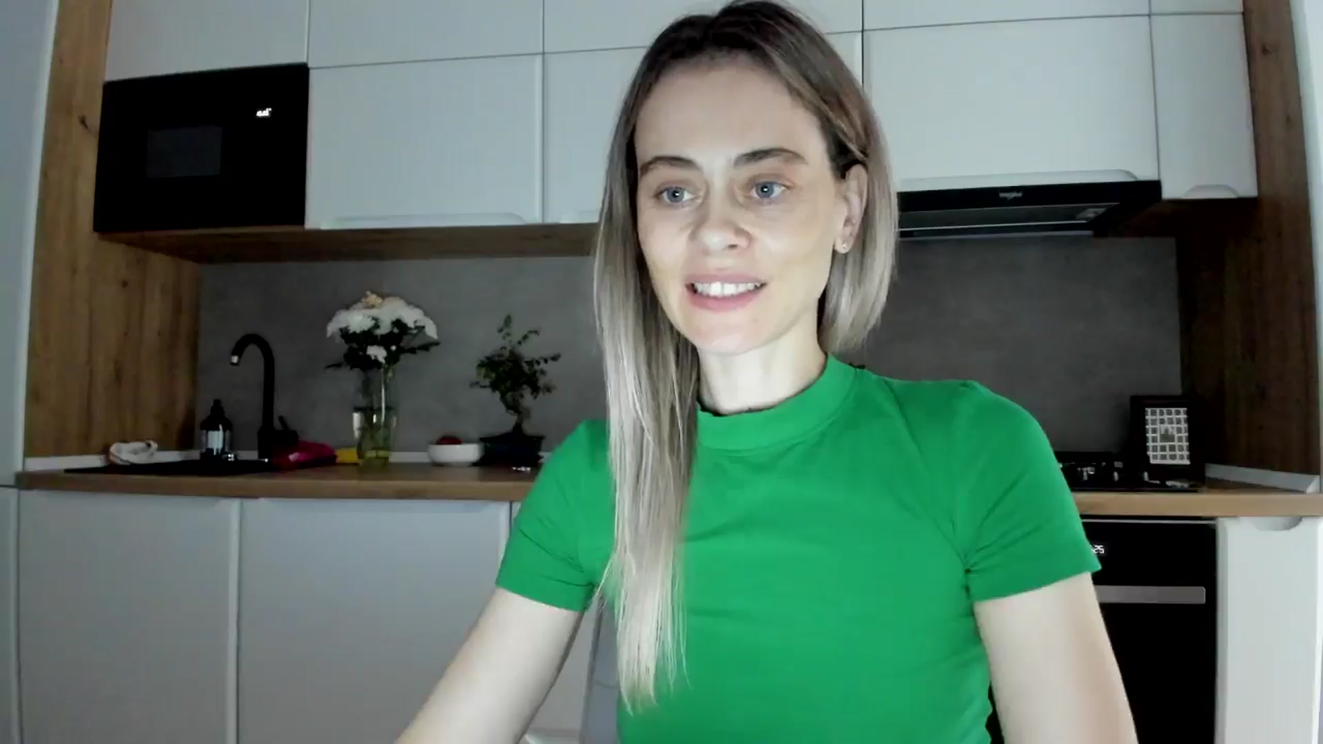 Gallery image thumbnail from DebbyPaige's myfreecams stream on, 03/17/2025, 14:37 image 4 of 20