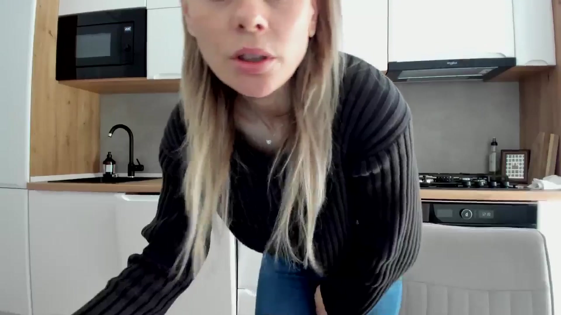 Gallery image thumbnail from DebbyPaige's myfreecams stream on, 03/18/2025, 11:36 image 4 of 20