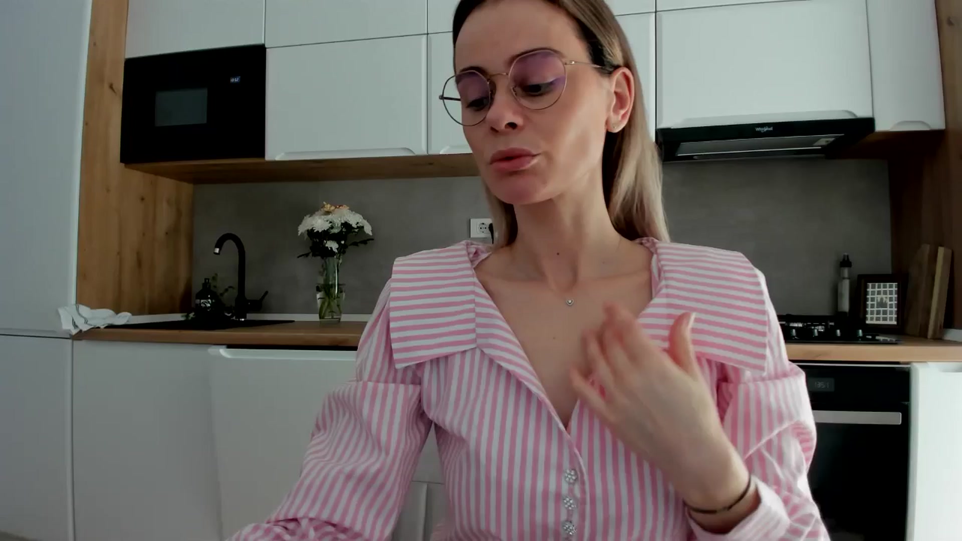 Gallery image thumbnail from DebbyPaige's myfreecams stream on, 03/18/2025, 12:19 image 4 of 20