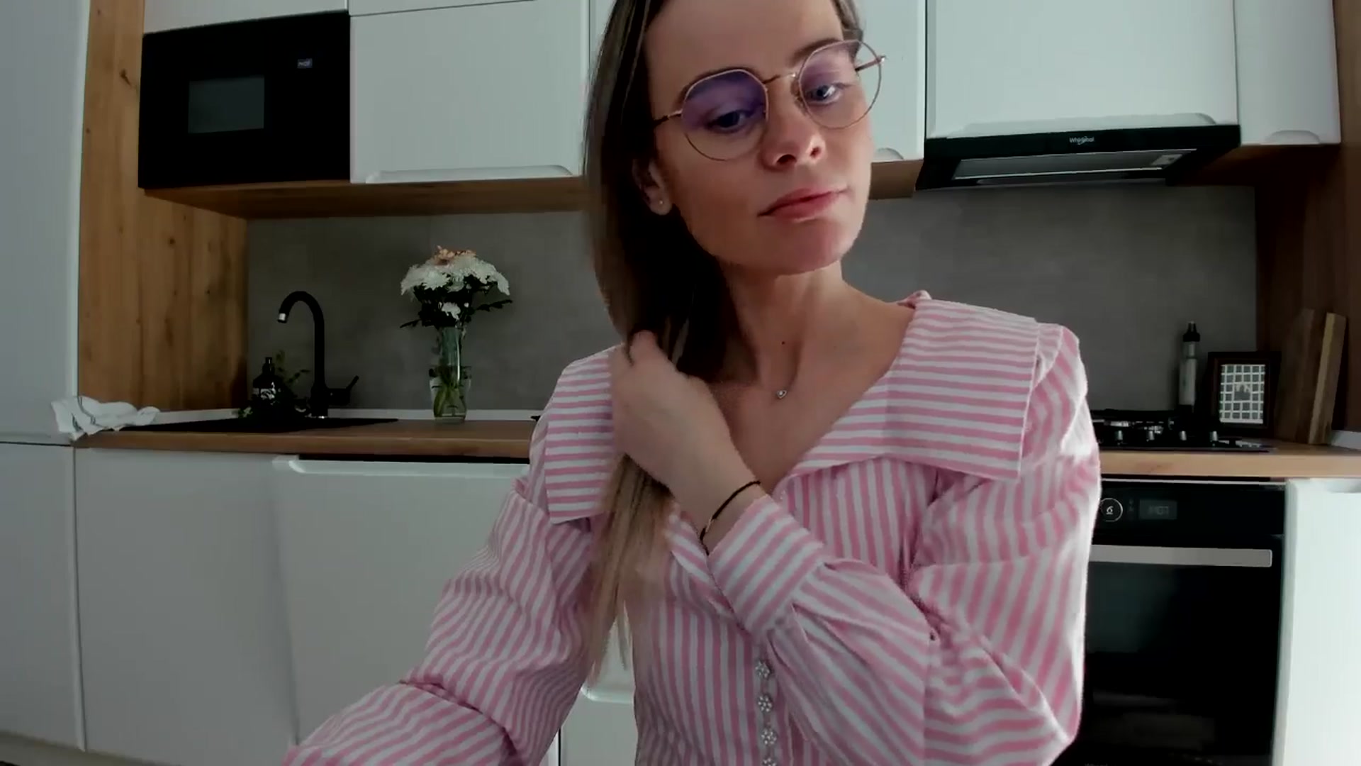 Gallery image thumbnail from DebbyPaige's myfreecams stream on, 03/18/2025, 12:19 image 15 of 20