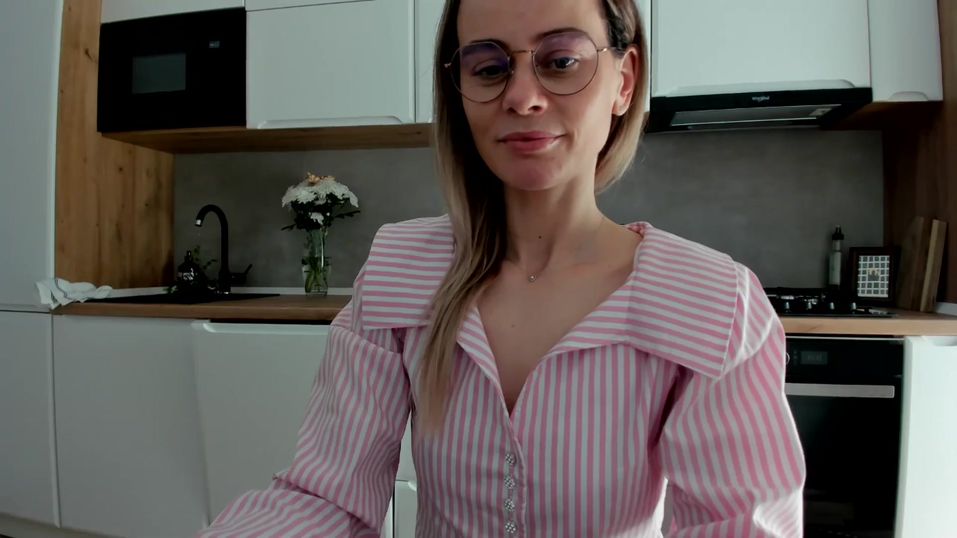 Gallery image thumbnail from DebbyPaige's myfreecams stream on, 03/18/2025, 12:19 image 17 of 20