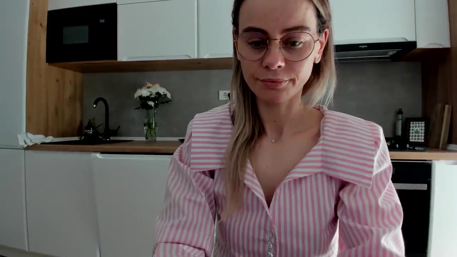 Gallery image thumbnail from DebbyPaige's myfreecams stream on, 03/18/2025, 12:19 image 20 of 20