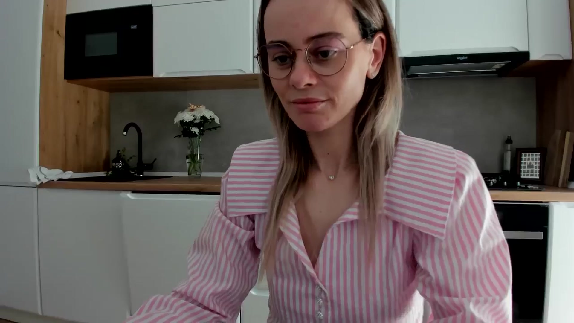 Gallery image thumbnail from DebbyPaige's myfreecams stream on, 03/18/2025, 12:19 image 14 of 20