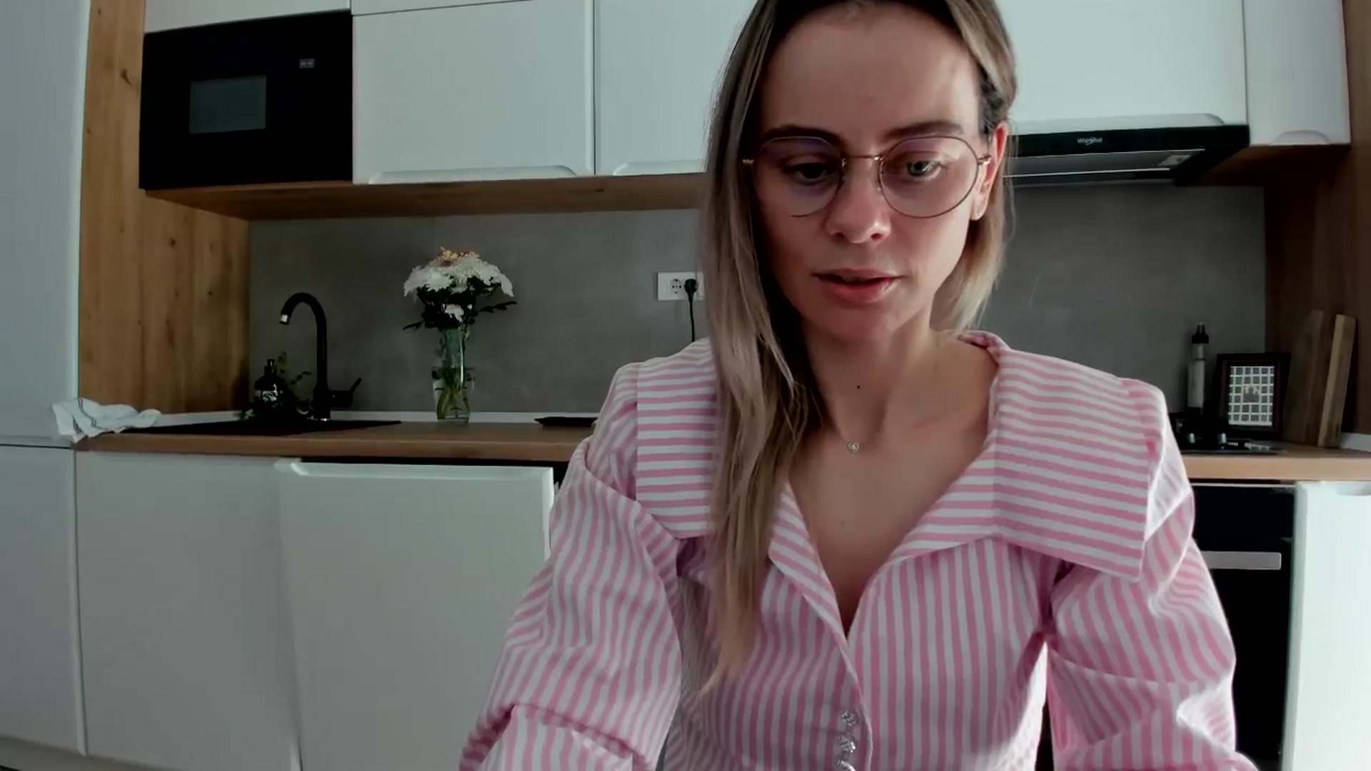 Gallery image thumbnail from DebbyPaige's myfreecams stream on, 03/18/2025, 12:19 image 19 of 20