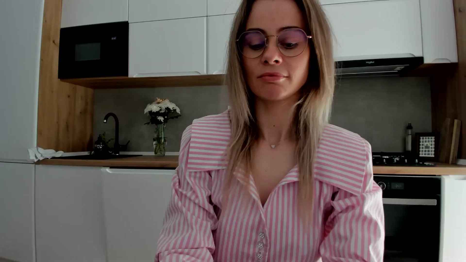 Gallery image thumbnail from DebbyPaige's myfreecams stream on, 03/18/2025, 12:19 image 2 of 20
