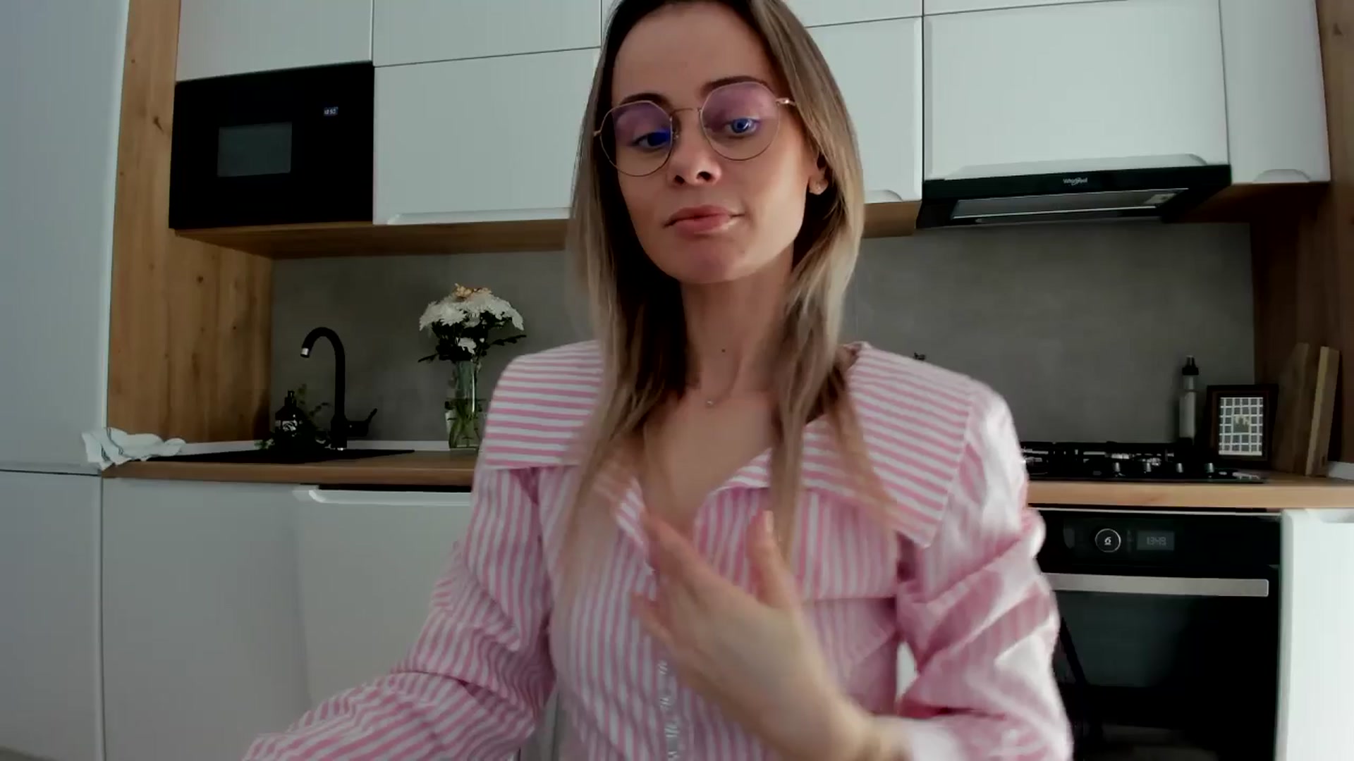Gallery image thumbnail from DebbyPaige's myfreecams stream on, 03/18/2025, 12:19 image 3 of 20