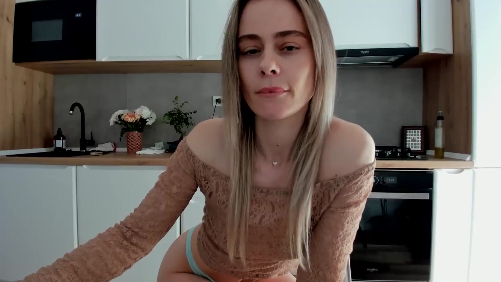 Gallery image thumbnail from DebbyPaige's myfreecams stream on, 03/20/2025, 11:37 image 6 of 20