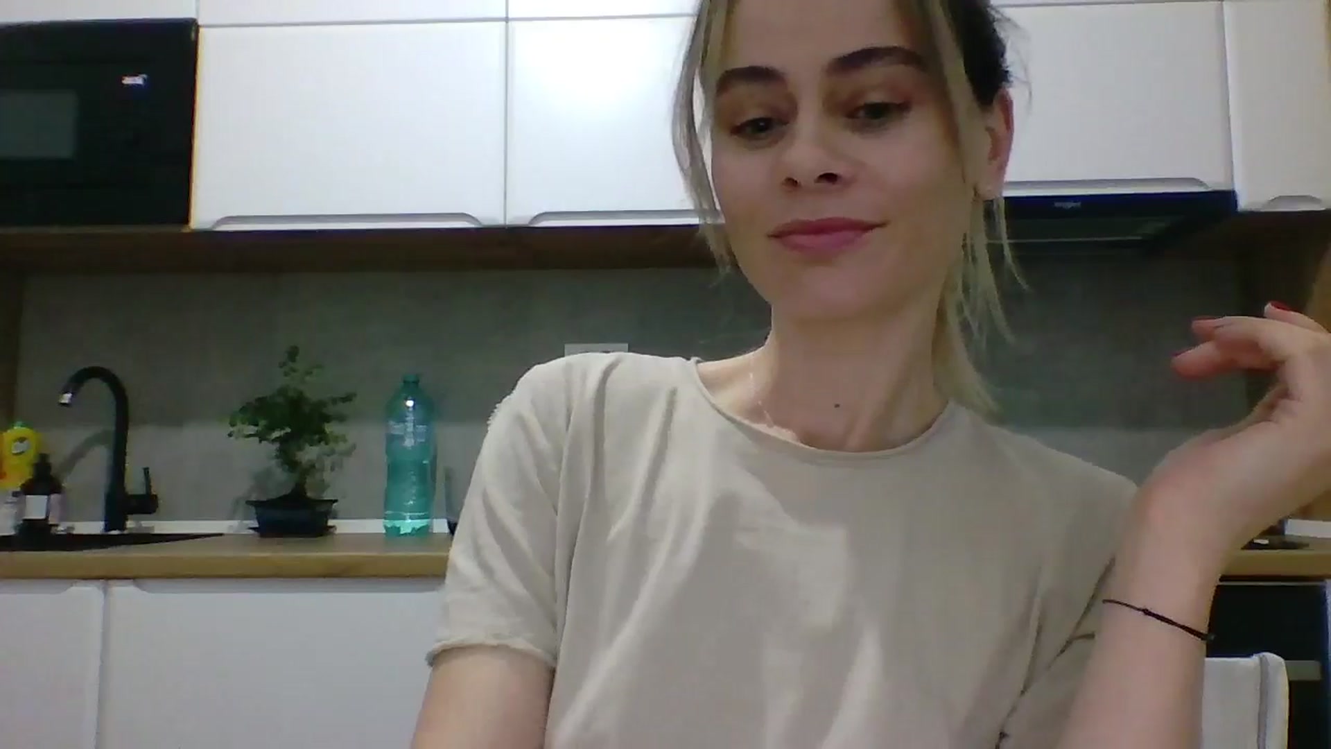 Gallery image thumbnail from DebbyPaige's myfreecams stream on, 03/21/2025, 18:10 image 17 of 20
