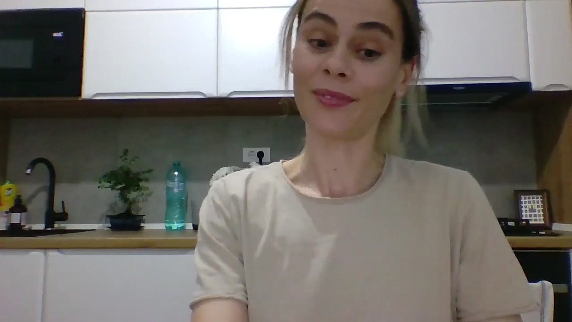 Gallery image thumbnail from DebbyPaige's myfreecams stream on, 03/21/2025, 18:10 image 15 of 20