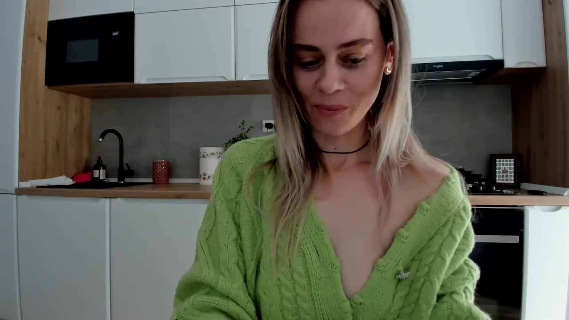Gallery image thumbnail from DebbyPaige's myfreecams stream on, 03/24/2025, 11:31 image 12 of 20