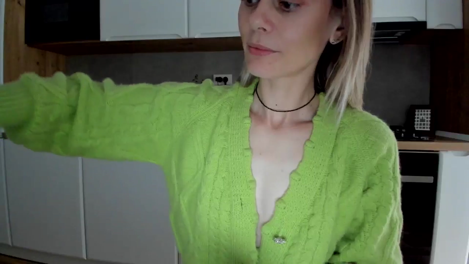 Gallery image thumbnail from DebbyPaige's myfreecams stream on, 03/24/2025, 16:18 image 15 of 20