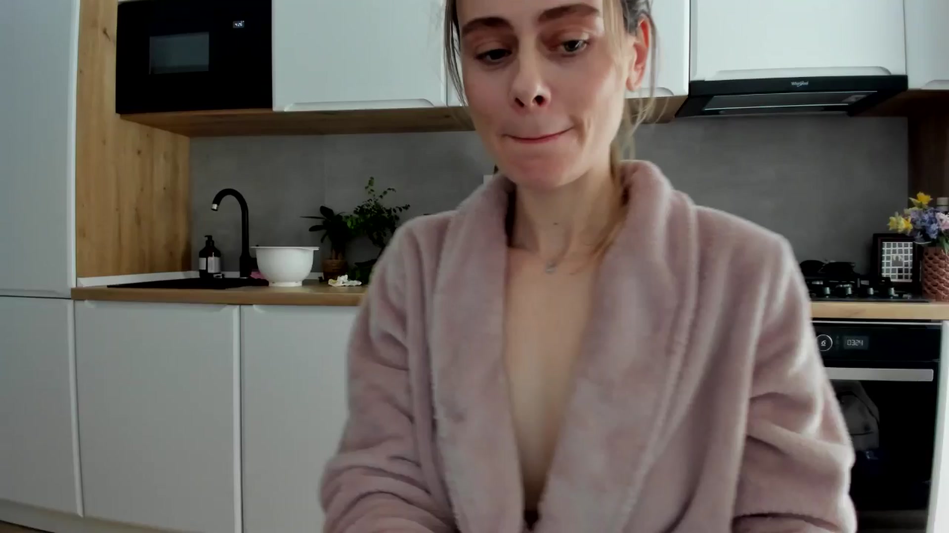 Gallery image thumbnail from DebbyPaige's myfreecams stream on, 03/31/2025, 14:03 image 16 of 20