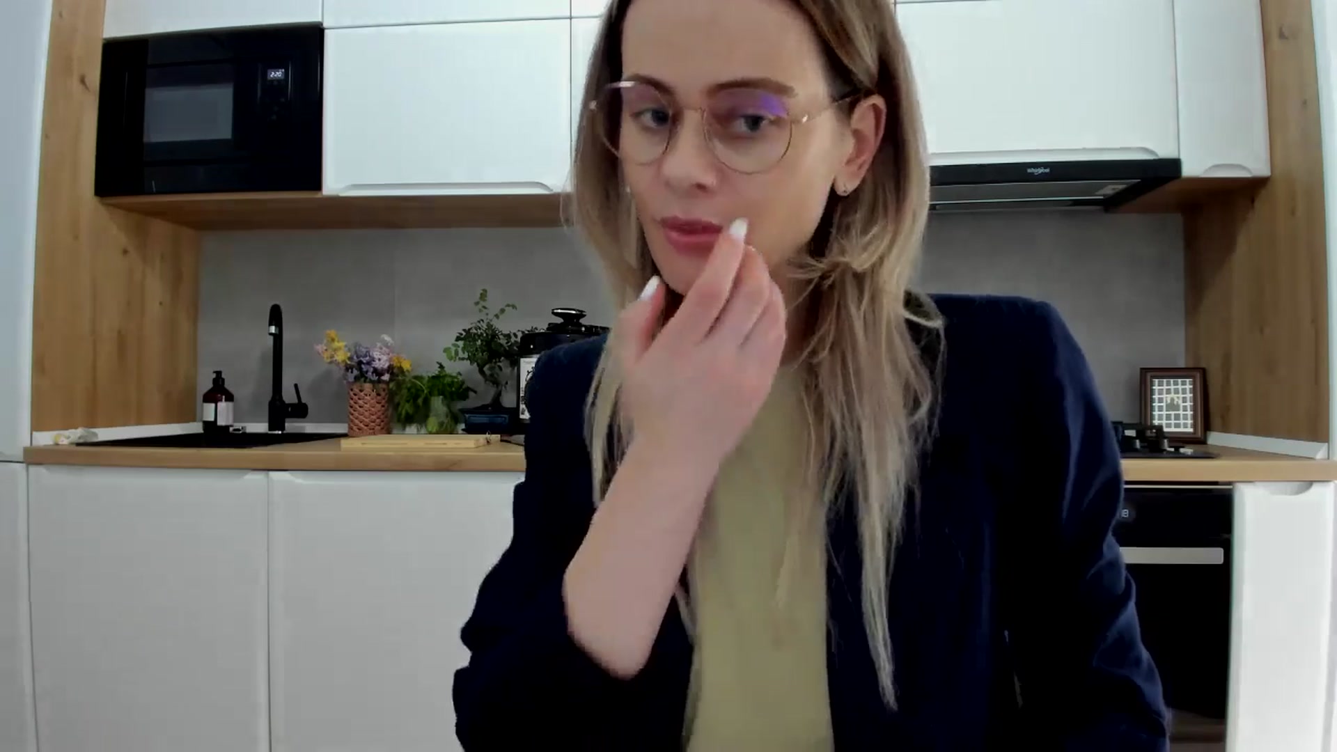 Gallery image thumbnail from DebbyPaige's myfreecams stream on, 04/01/2025, 12:14 image 14 of 20