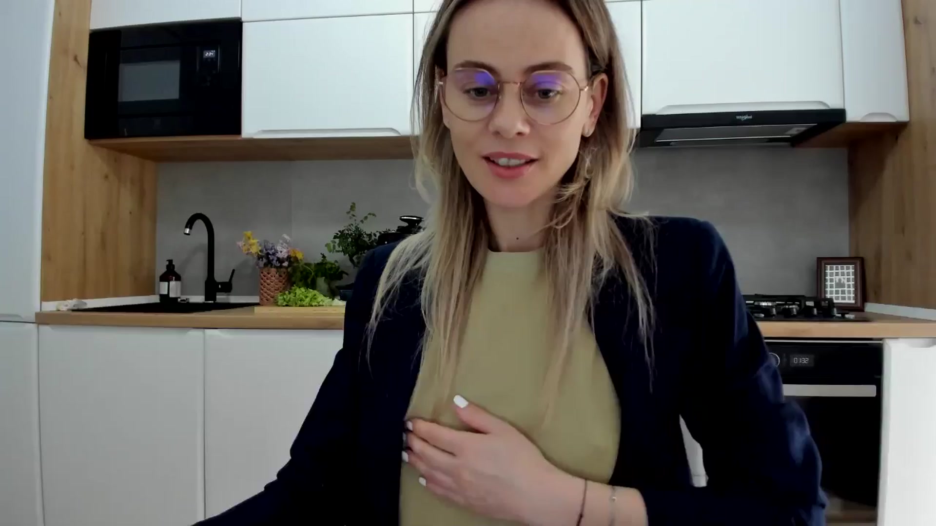 Gallery image thumbnail from DebbyPaige's myfreecams stream on, 04/01/2025, 12:14 image 16 of 20