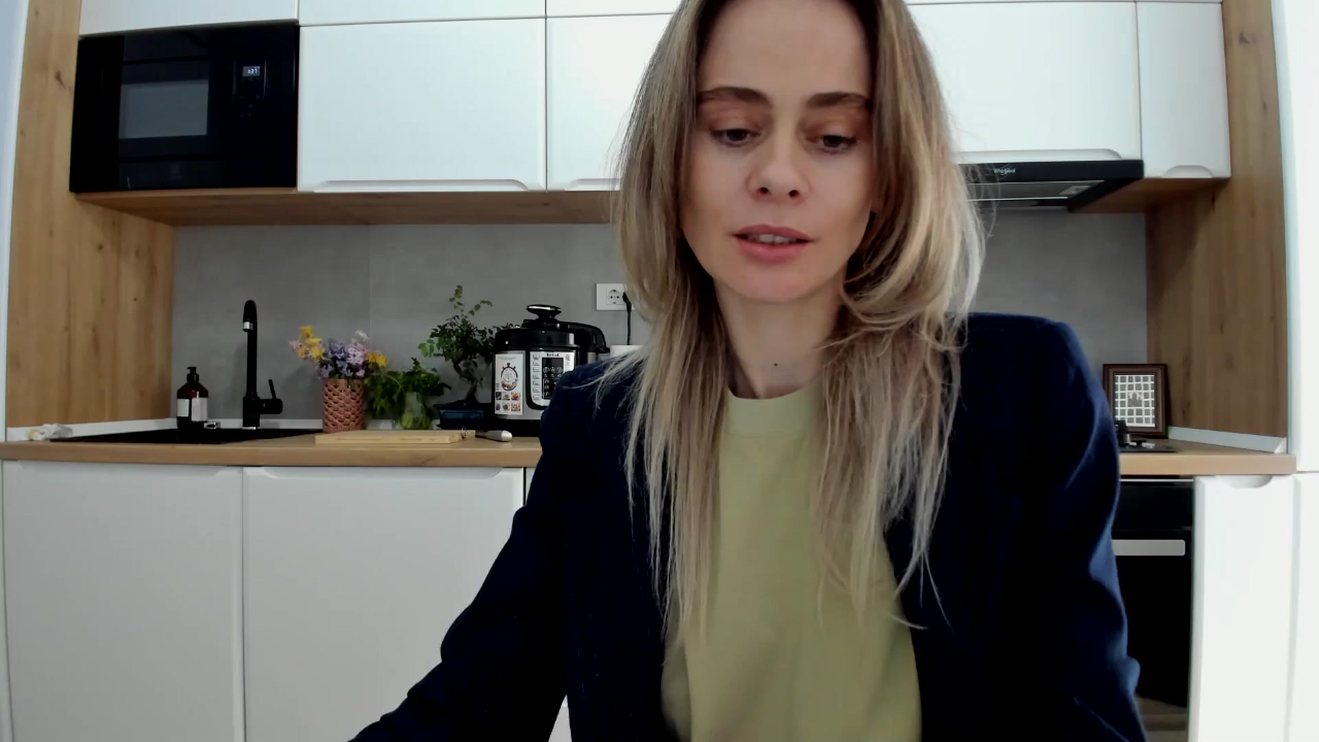 Gallery image thumbnail from DebbyPaige's myfreecams stream on, 04/01/2025, 12:14 image 8 of 20