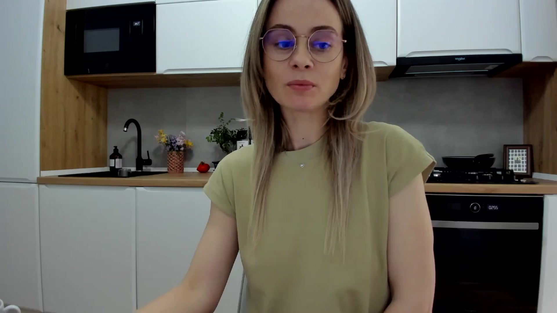 Gallery image thumbnail from DebbyPaige's myfreecams stream on, 04/01/2025, 13:35 image 13 of 20