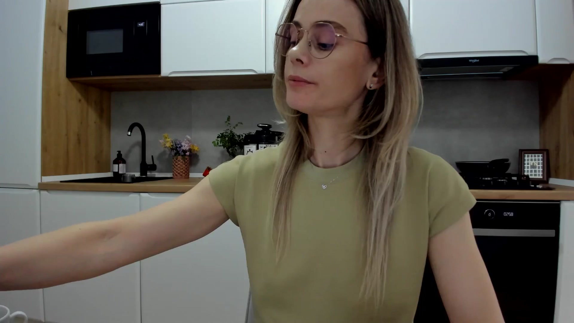 Gallery image thumbnail from DebbyPaige's myfreecams stream on, 04/01/2025, 13:35 image 14 of 20