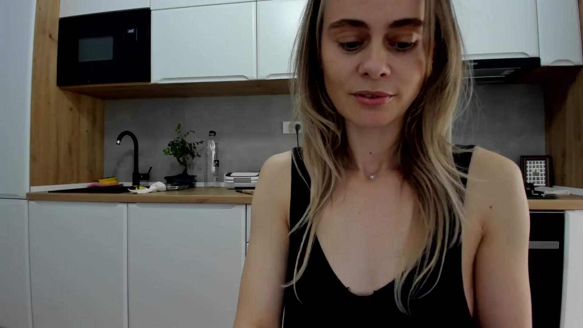 Gallery image thumbnail from DebbyPaige's myfreecams stream on, 04/03/2025, 13:58 image 15 of 20