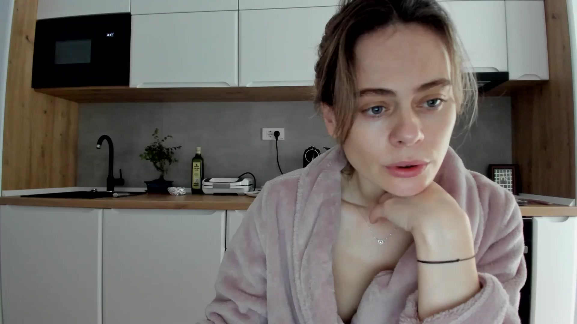 Gallery image thumbnail from DebbyPaige's myfreecams stream on, 04/04/2025, 09:08 image 8 of 20