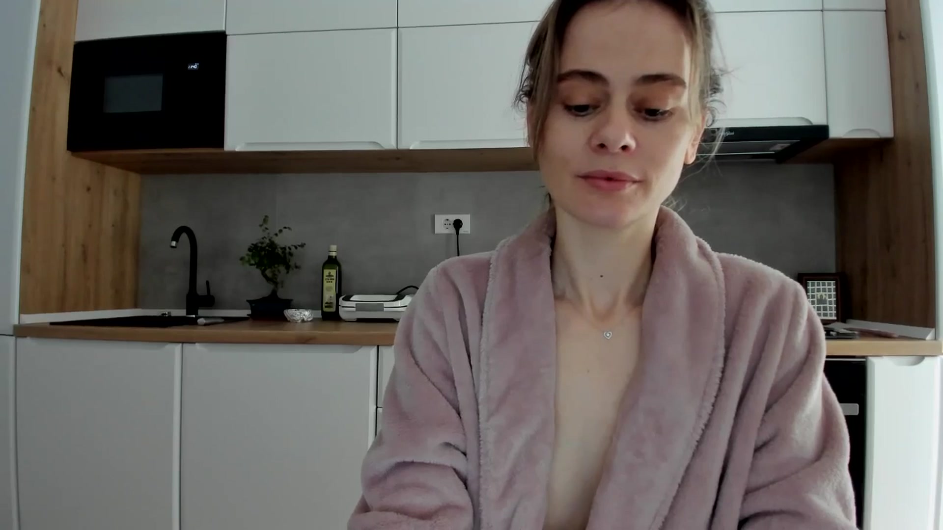 Gallery image thumbnail from DebbyPaige's myfreecams stream on, 04/04/2025, 09:08 image 19 of 20