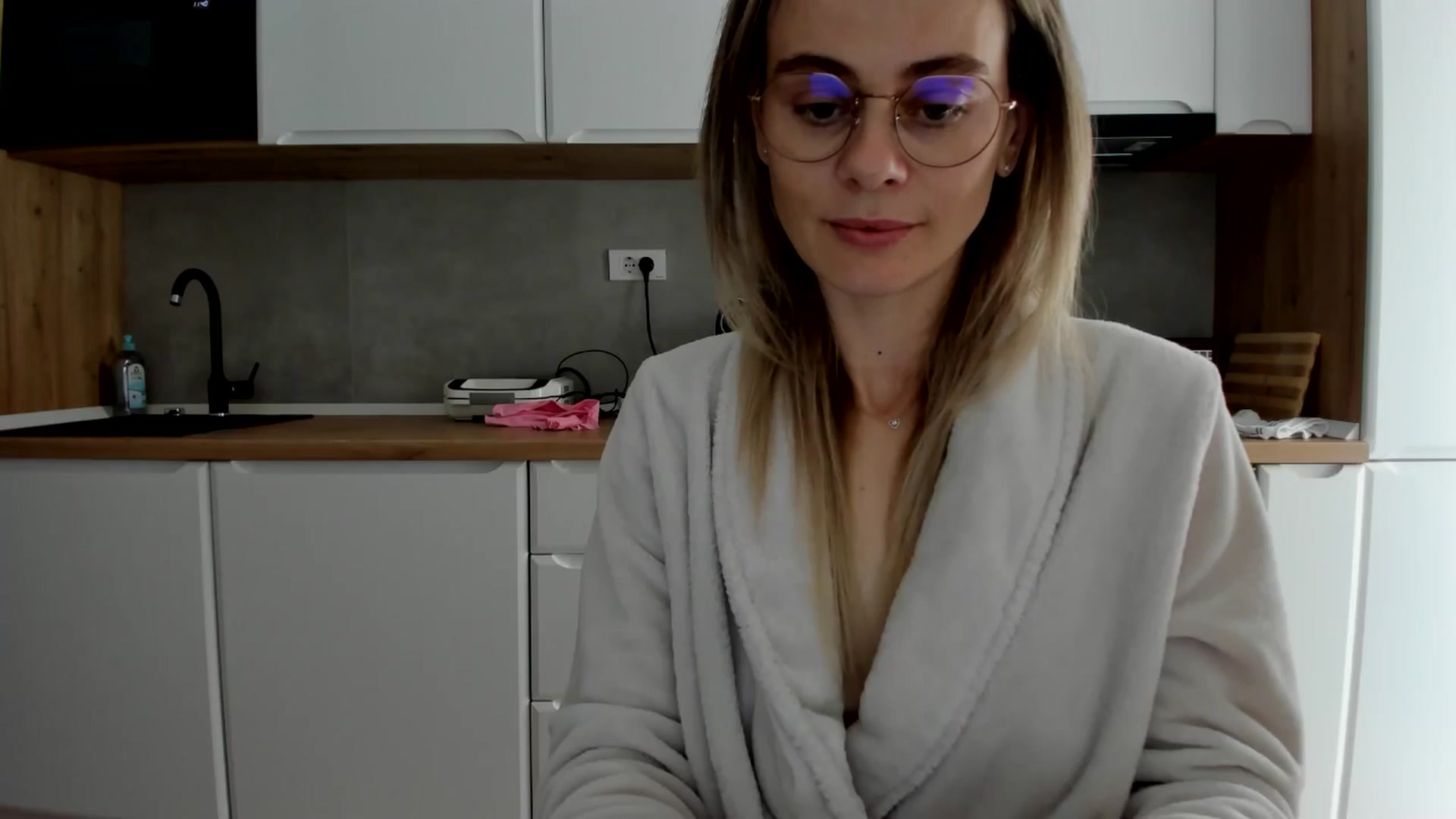 Gallery image thumbnail from DebbyPaige's myfreecams stream on, 04/07/2025, 10:59 image 1 of 20