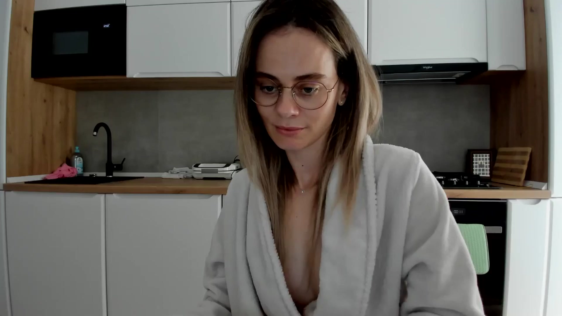 Gallery image thumbnail from DebbyPaige's myfreecams stream on, 04/07/2025, 10:59 image 14 of 20