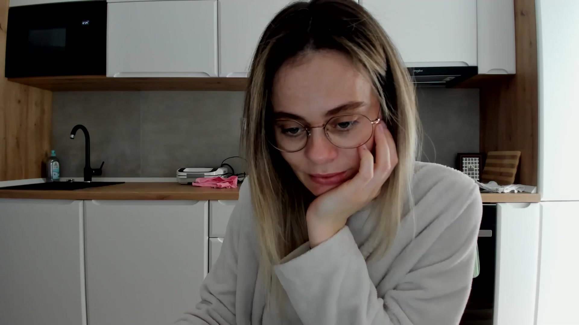 Gallery image thumbnail from DebbyPaige's myfreecams stream on, 04/07/2025, 10:59 image 10 of 20