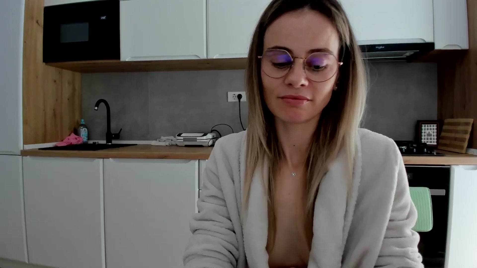 Gallery image thumbnail from DebbyPaige's myfreecams stream on, 04/07/2025, 12:01 image 13 of 20