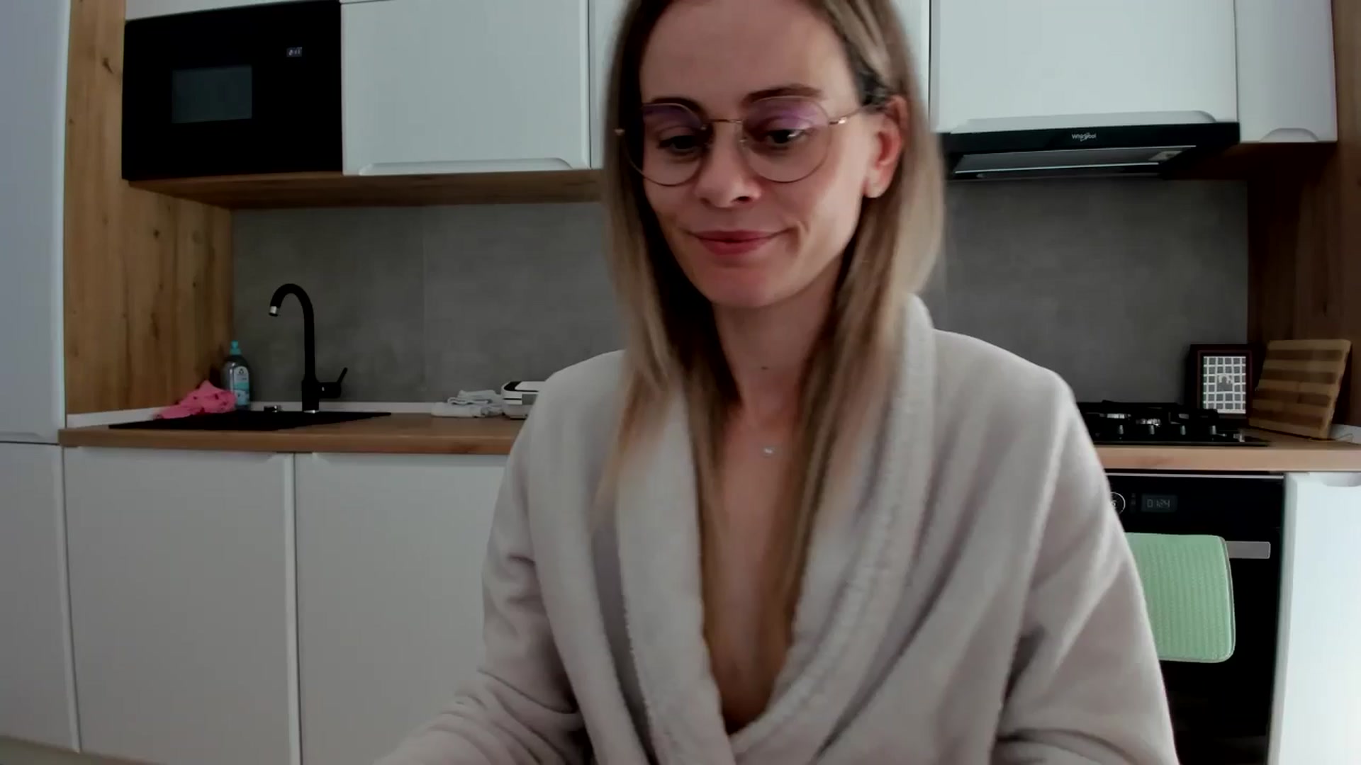 Gallery image thumbnail from DebbyPaige's myfreecams stream on, 04/07/2025, 12:01 image 1 of 20