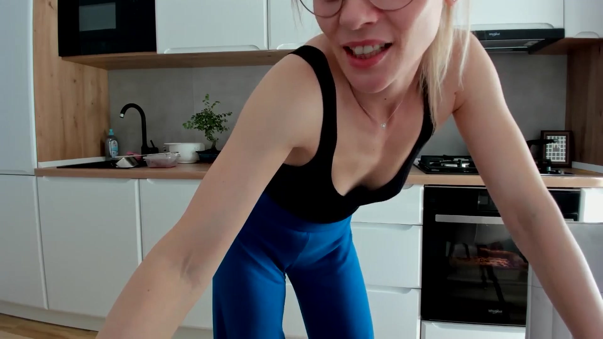 Gallery image thumbnail from DebbyPaige's myfreecams stream on, 04/07/2025, 14:19 image 14 of 20