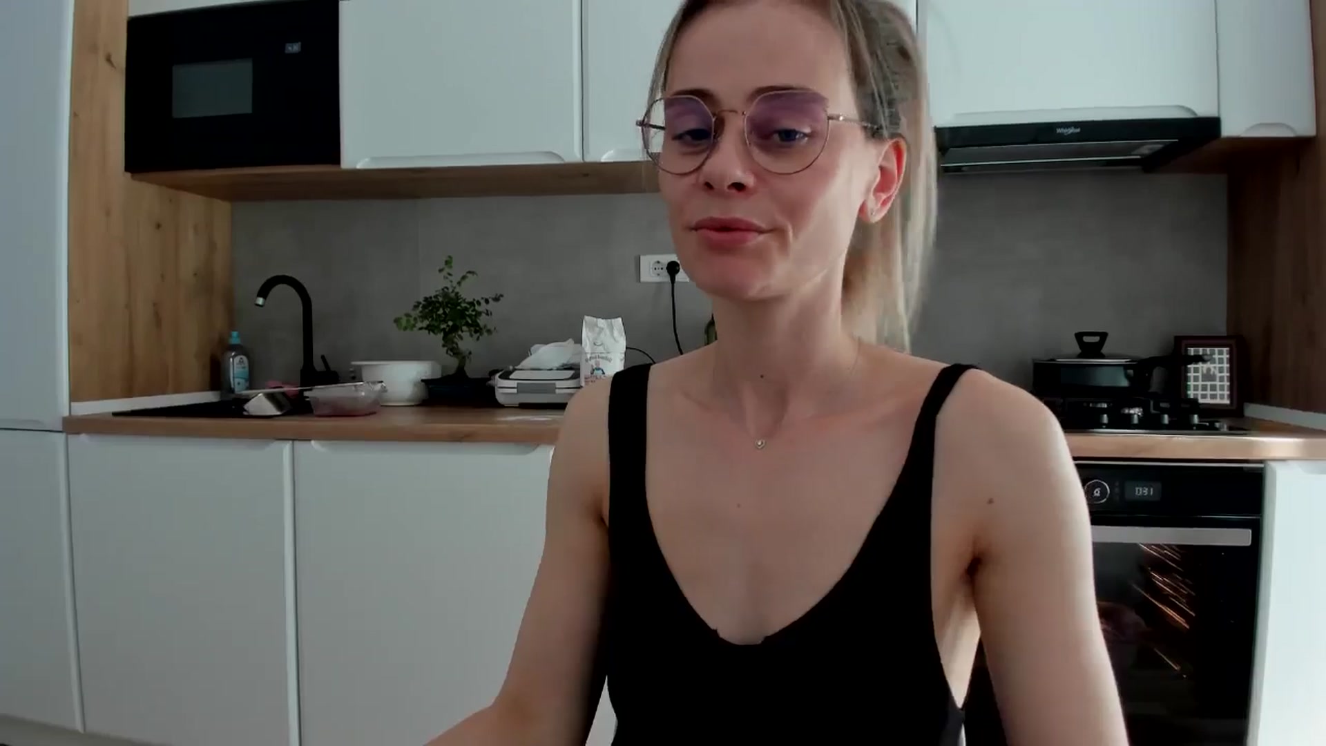 Gallery image thumbnail from DebbyPaige's myfreecams stream on, 04/07/2025, 14:19 image 13 of 20
