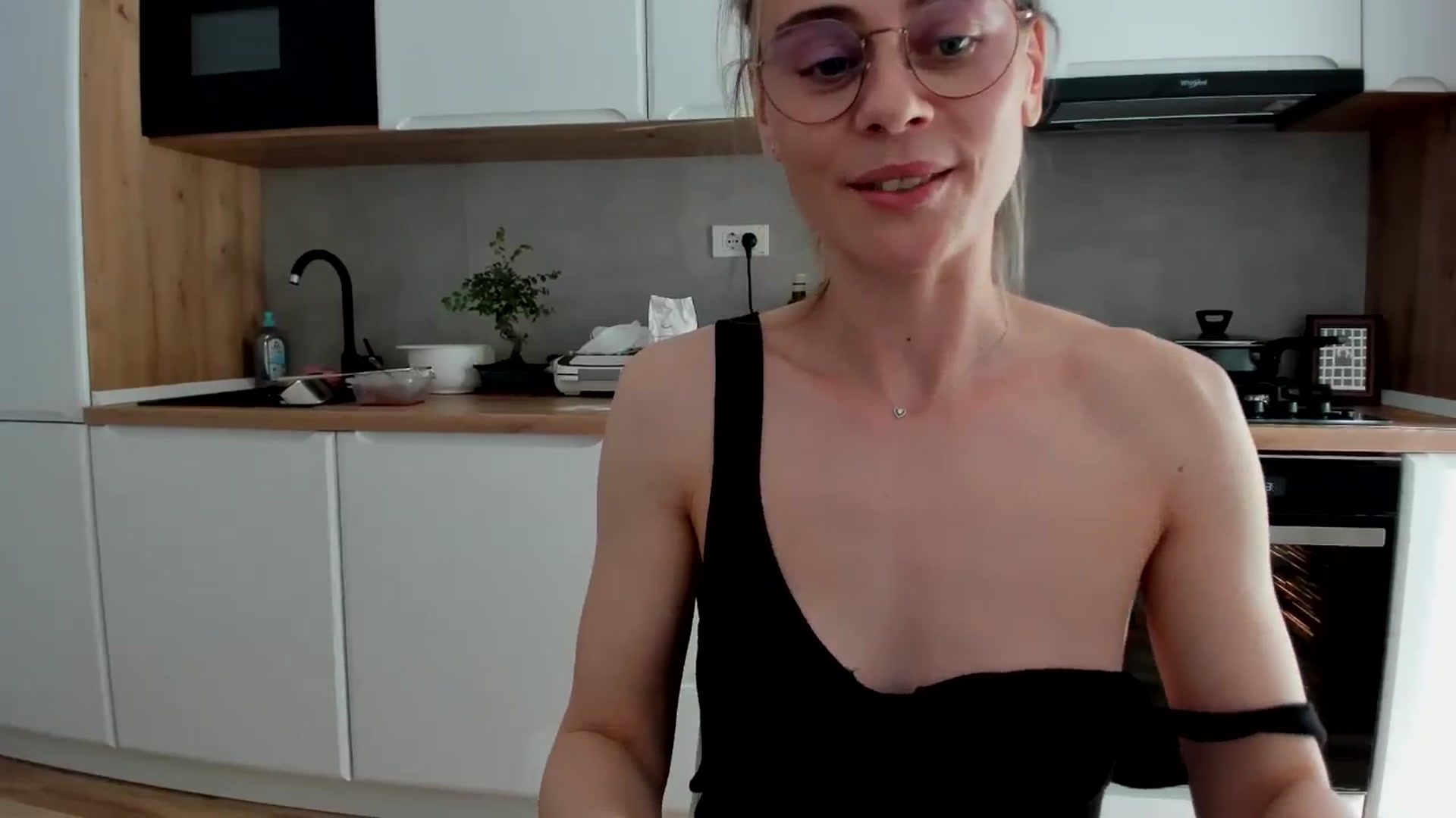Gallery image thumbnail from DebbyPaige's myfreecams stream on, 04/07/2025, 14:19 image 15 of 20