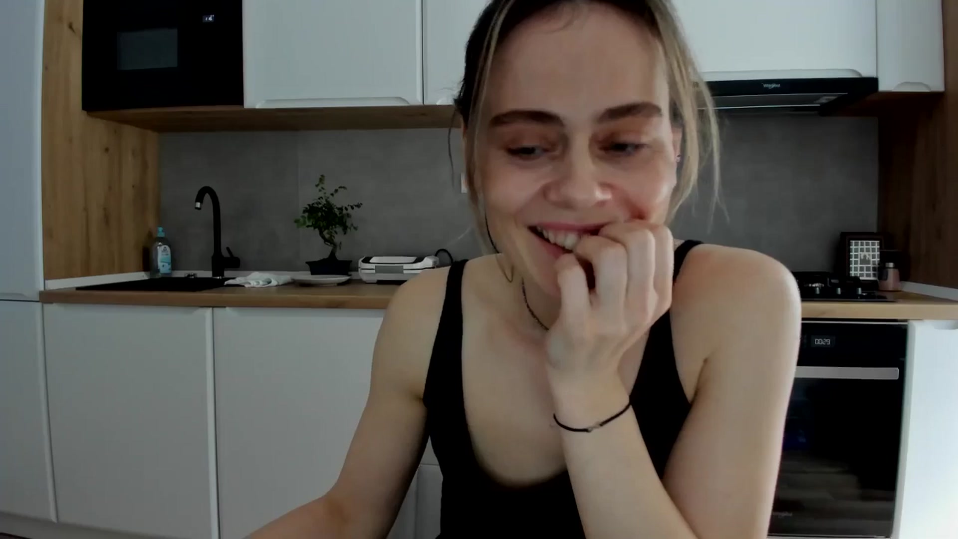 Gallery image thumbnail from DebbyPaige's myfreecams stream on, 04/08/2025, 13:17 image 12 of 20
