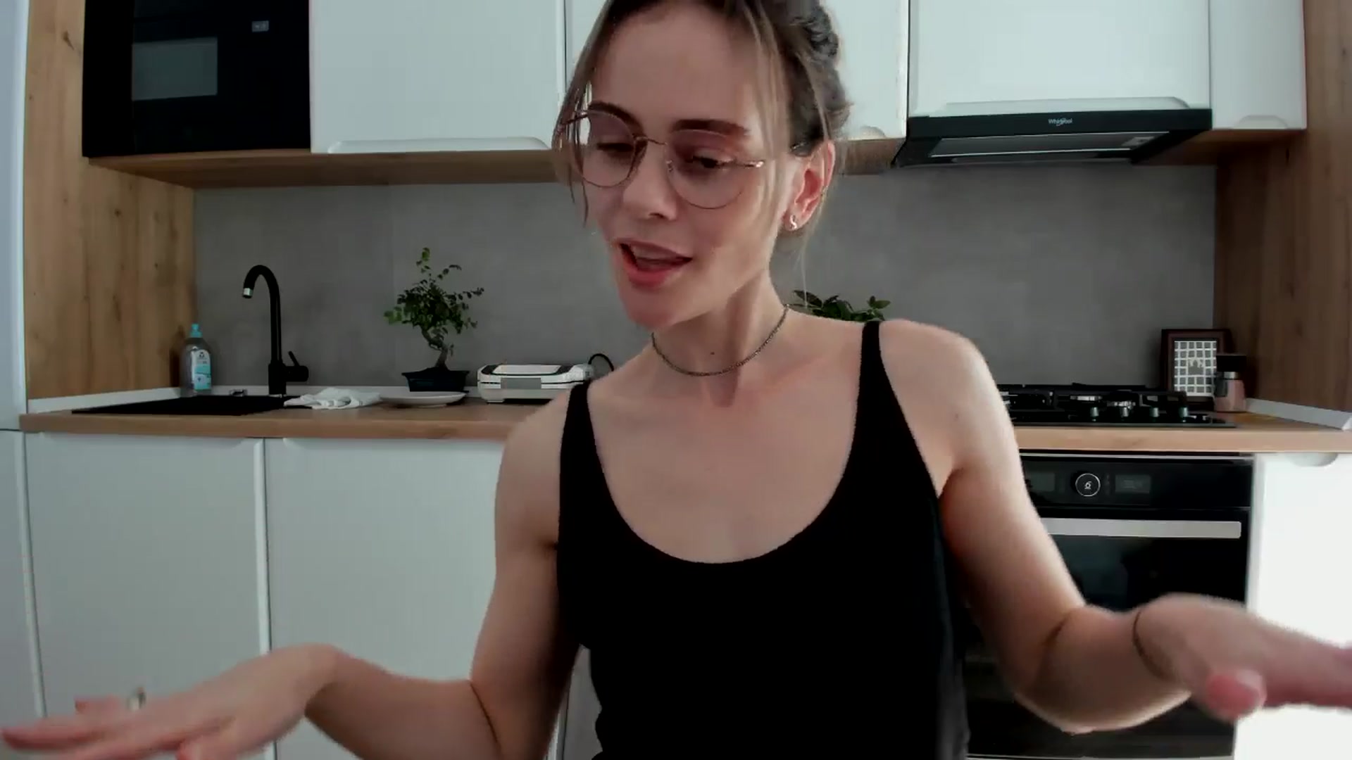 Gallery image thumbnail from DebbyPaige's myfreecams stream on, 04/08/2025, 13:42 image 13 of 20