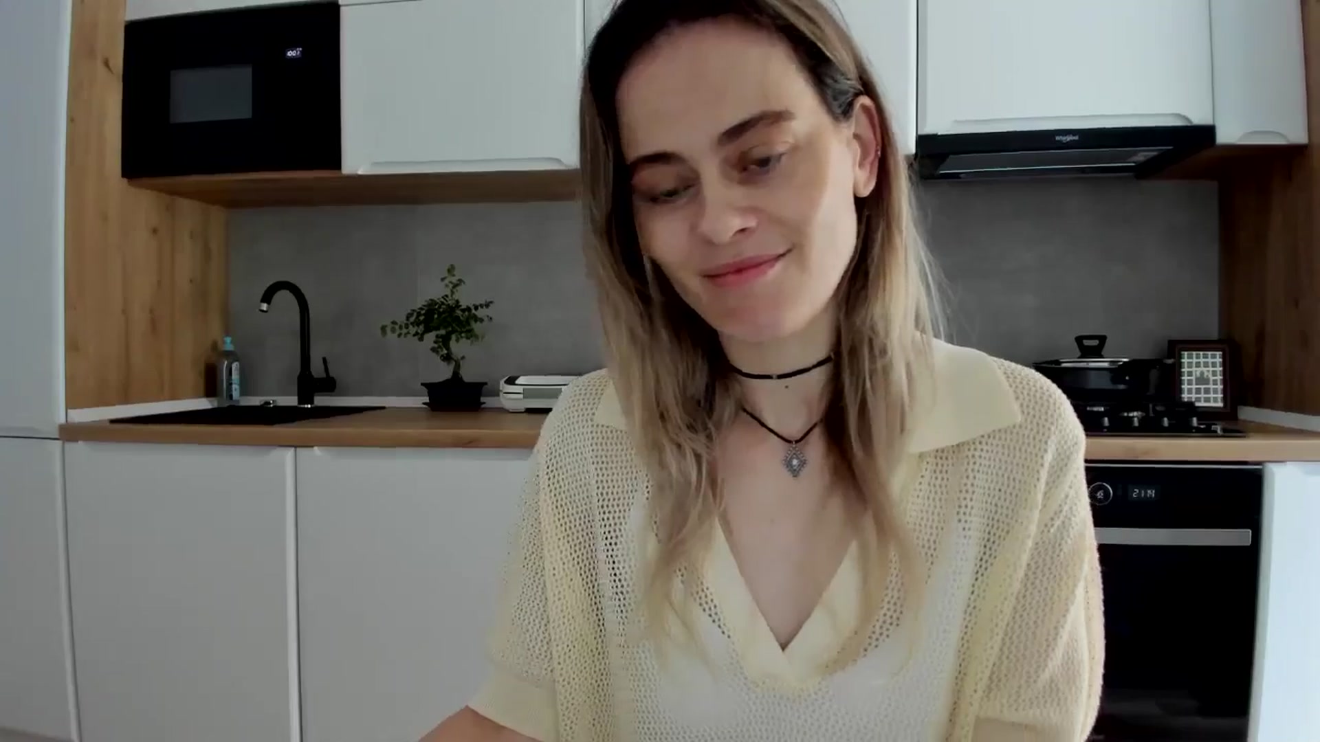 Gallery image thumbnail from DebbyPaige's myfreecams stream on, 04/09/2025, 10:38 image 5 of 20