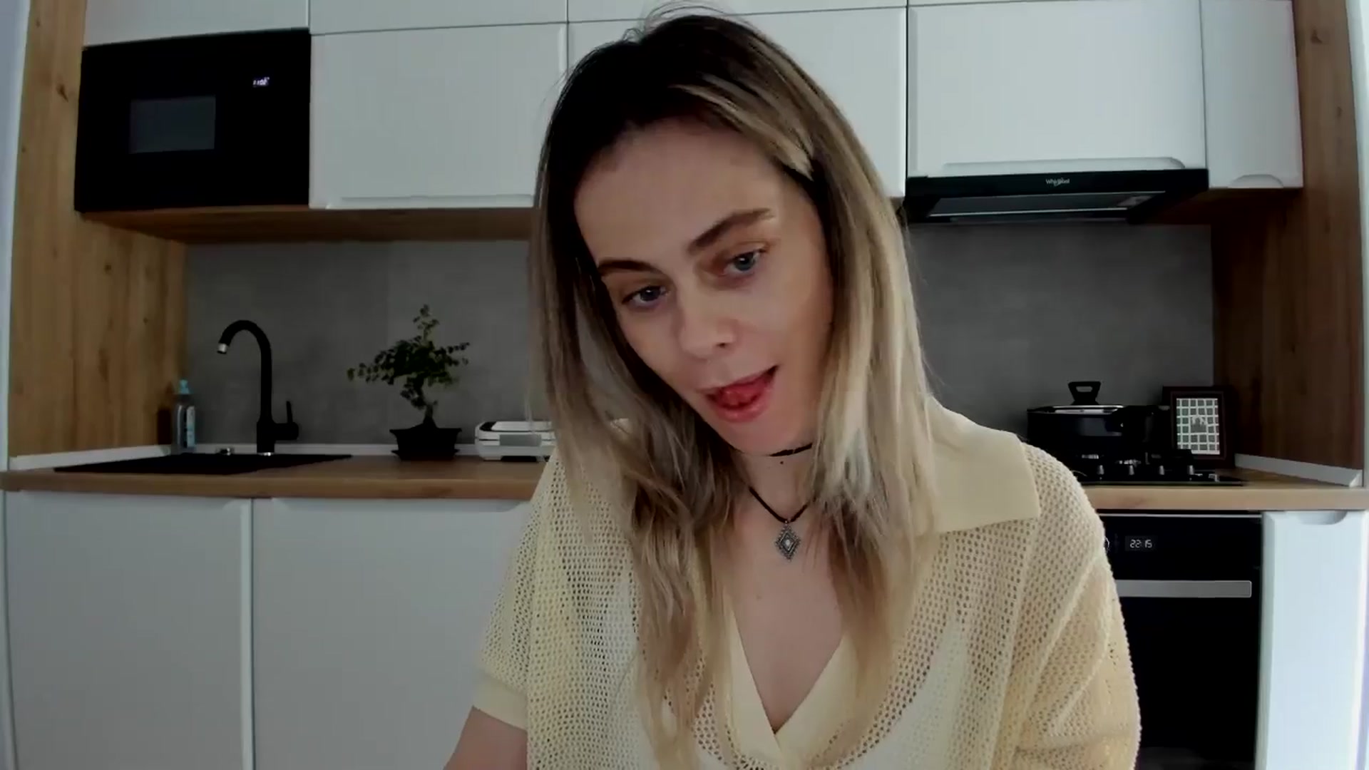 Gallery image thumbnail from DebbyPaige's myfreecams stream on, 04/09/2025, 10:38 image 10 of 20
