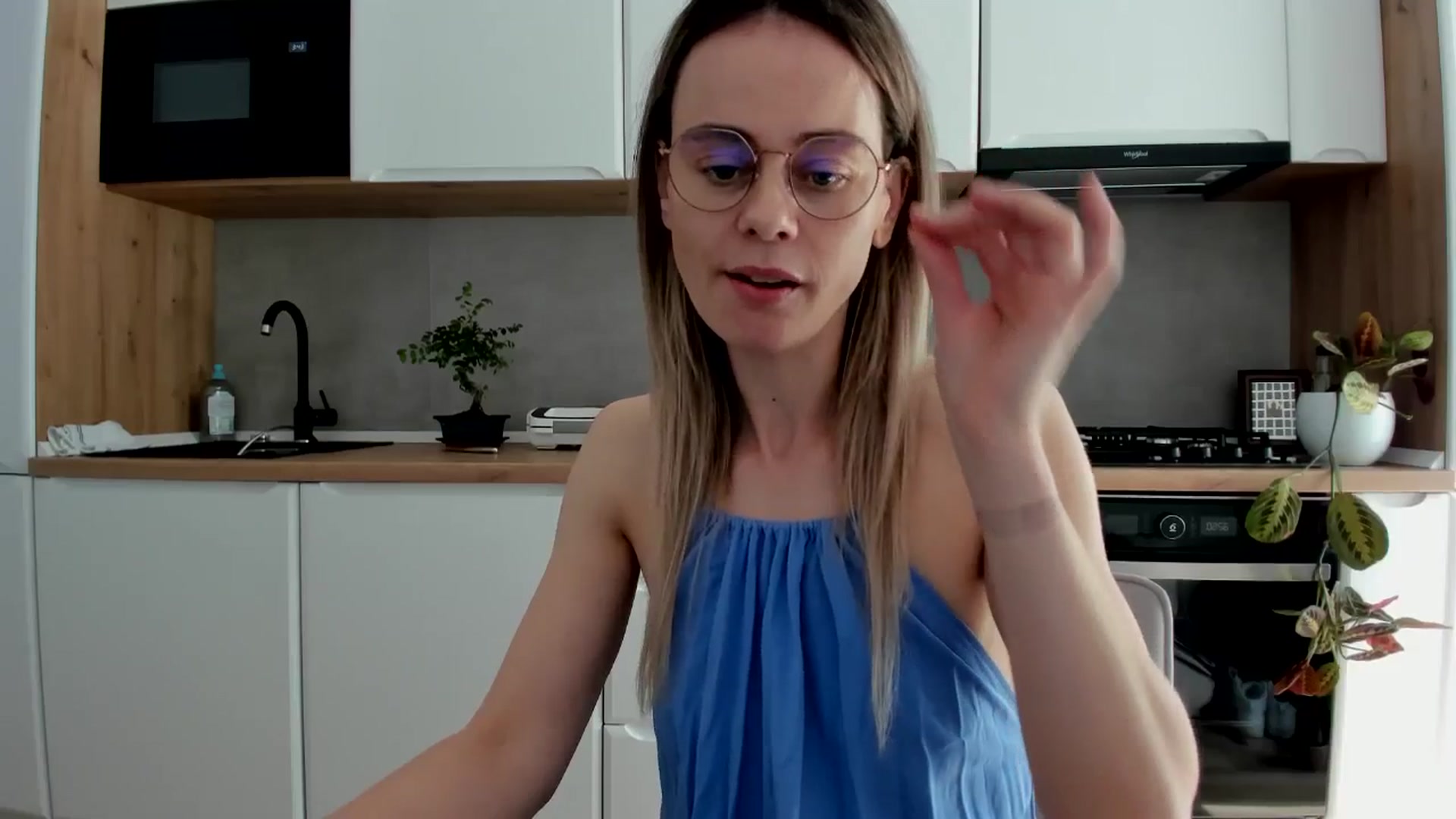Gallery image thumbnail from DebbyPaige's myfreecams stream on, 04/11/2025, 14:01 image 9 of 20