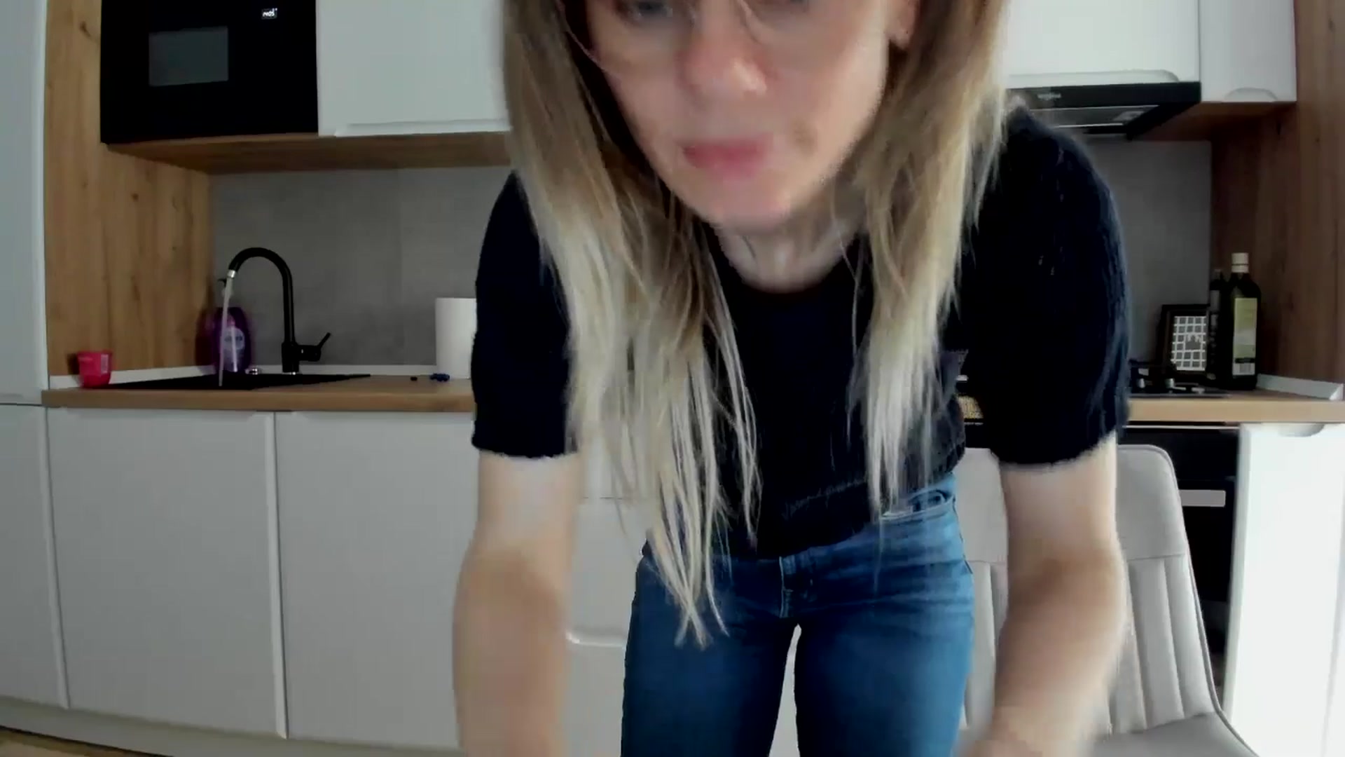 Gallery image thumbnail from DebbyPaige's myfreecams stream on, 04/15/2025, 12:36 image 12 of 20